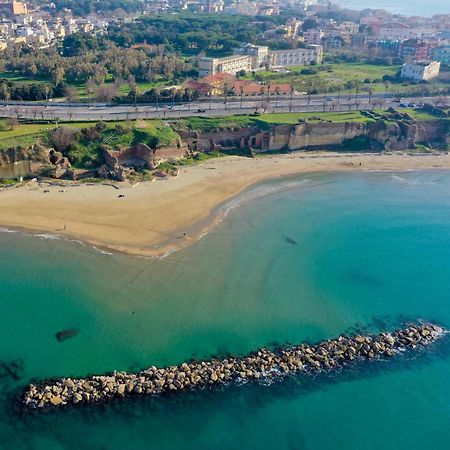 The Shabby House - Charming Seaside Retreat In Central Anzio, Steps From Beach And Train Station Exterior photo