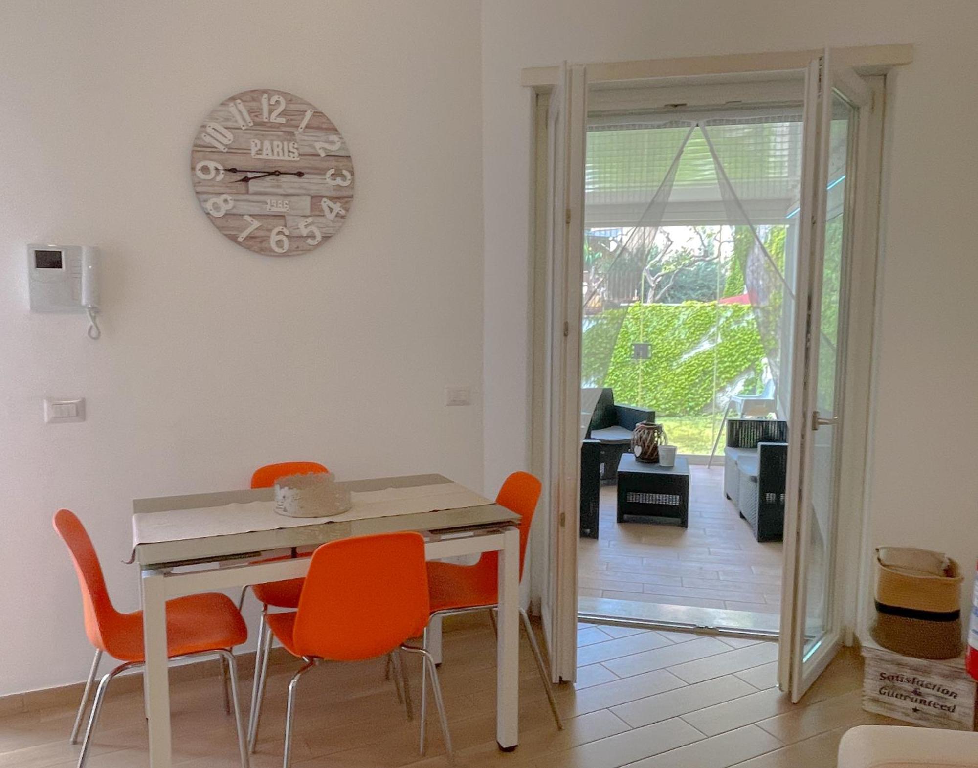 The Shabby House - Charming Seaside Retreat In Central Anzio, Steps From Beach And Train Station Exterior photo