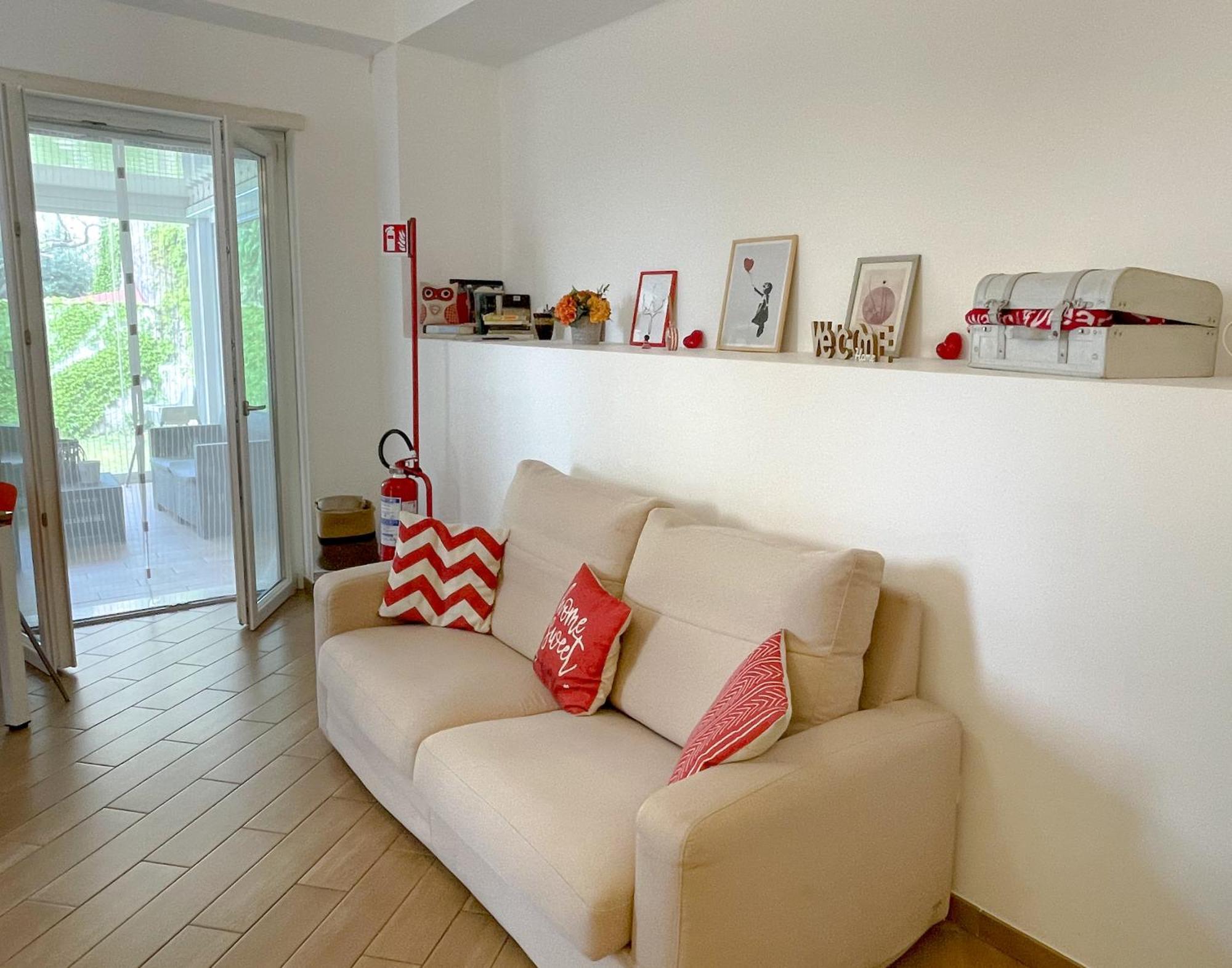 The Shabby House - Charming Seaside Retreat In Central Anzio, Steps From Beach And Train Station Exterior photo