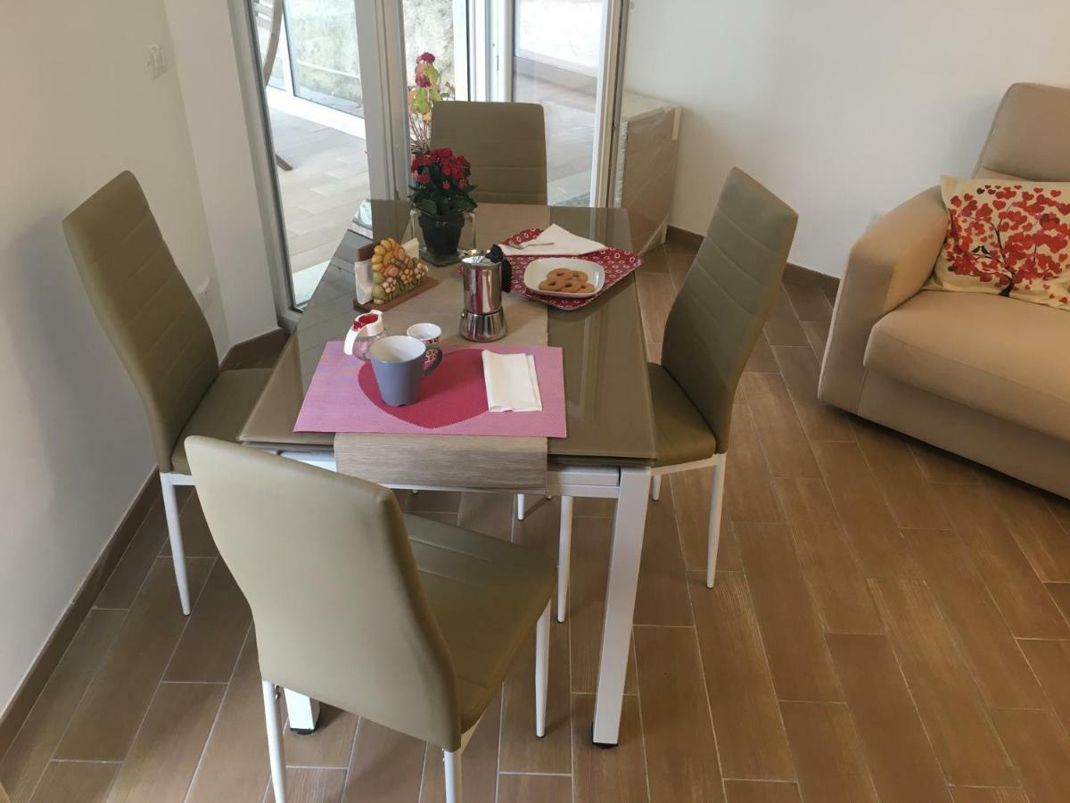 The Shabby House - Charming Seaside Retreat In Central Anzio, Steps From Beach And Train Station Exterior photo