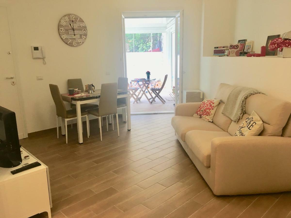 The Shabby House - Charming Seaside Retreat In Central Anzio, Steps From Beach And Train Station Exterior photo