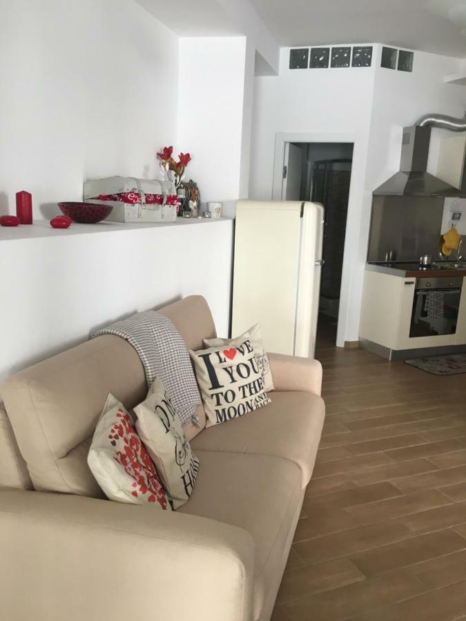 The Shabby House - Charming Seaside Retreat In Central Anzio, Steps From Beach And Train Station Exterior photo