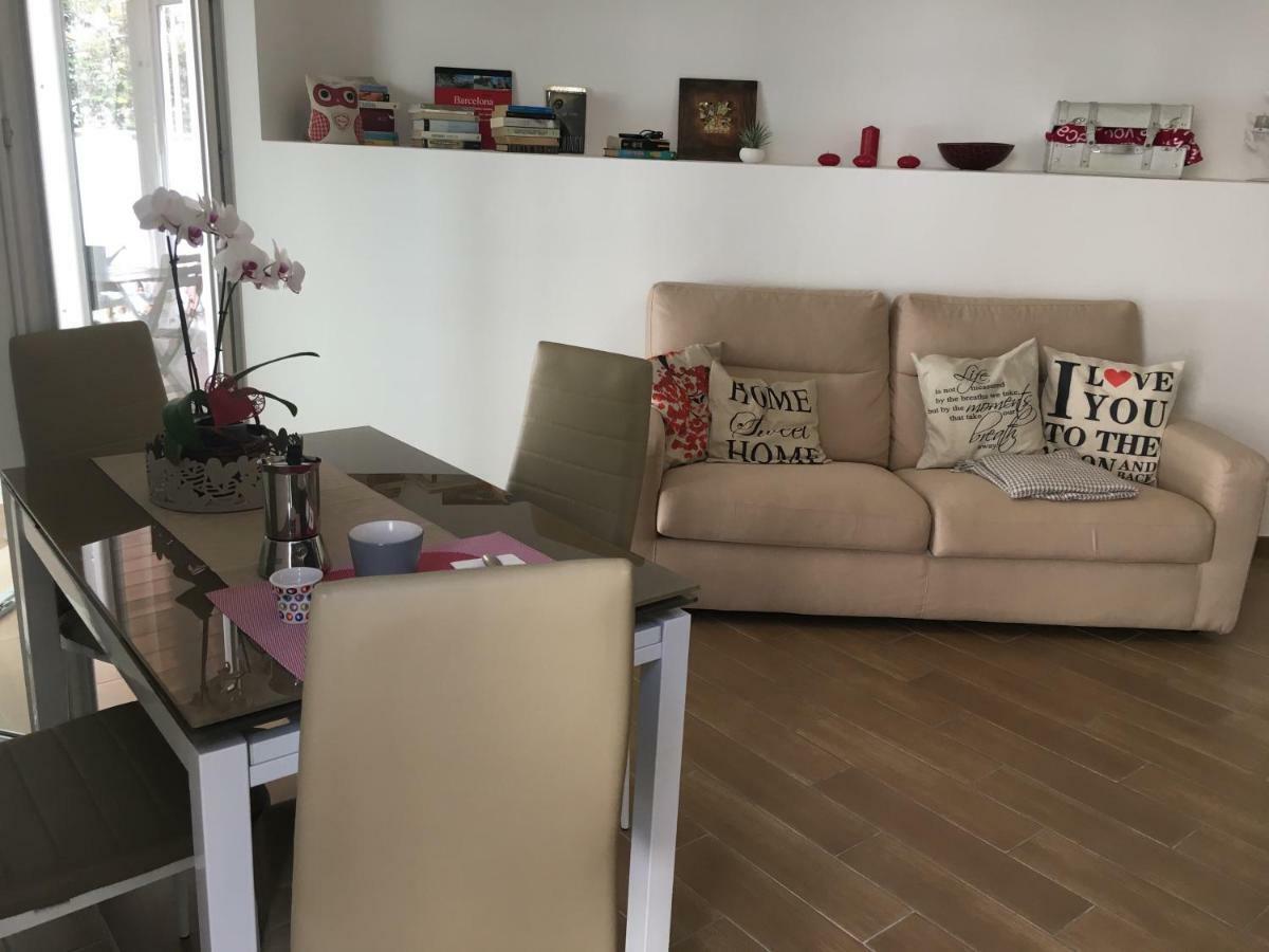 The Shabby House - Charming Seaside Retreat In Central Anzio, Steps From Beach And Train Station Exterior photo