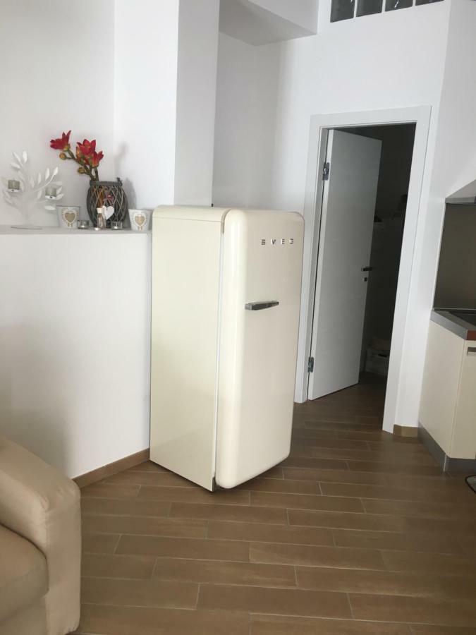 The Shabby House - Charming Seaside Retreat In Central Anzio, Steps From Beach And Train Station Exterior photo